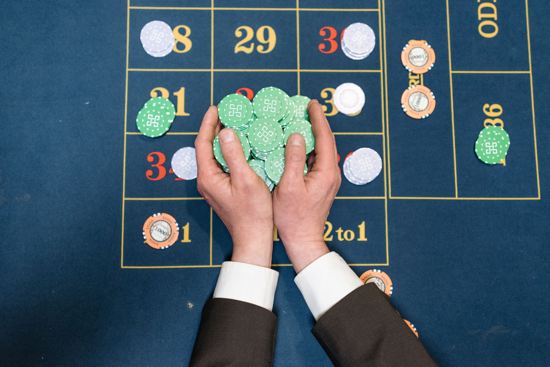 Stop Playing Blindly: 10 Critical Mistakes Every Beginner Gambler Makes
